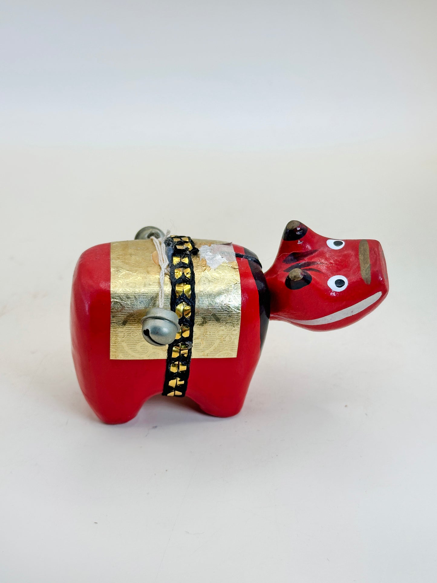 FT289 - Hariko Akabeko – Papier mâché vache rouge 赤べこ