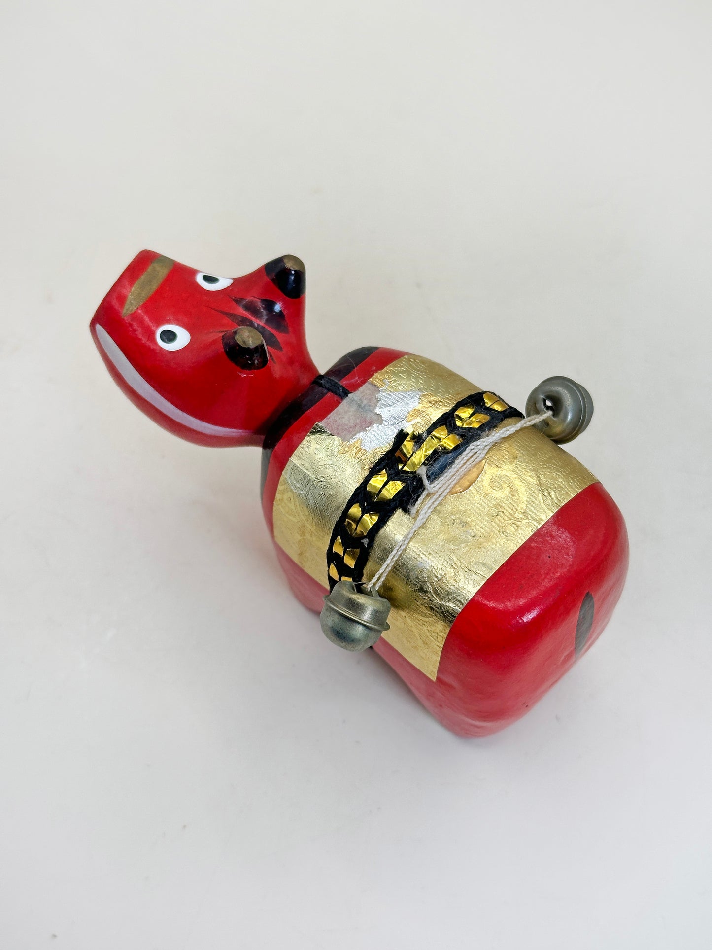 FT289 - Hariko Akabeko – Papier mâché vache rouge 赤べこ