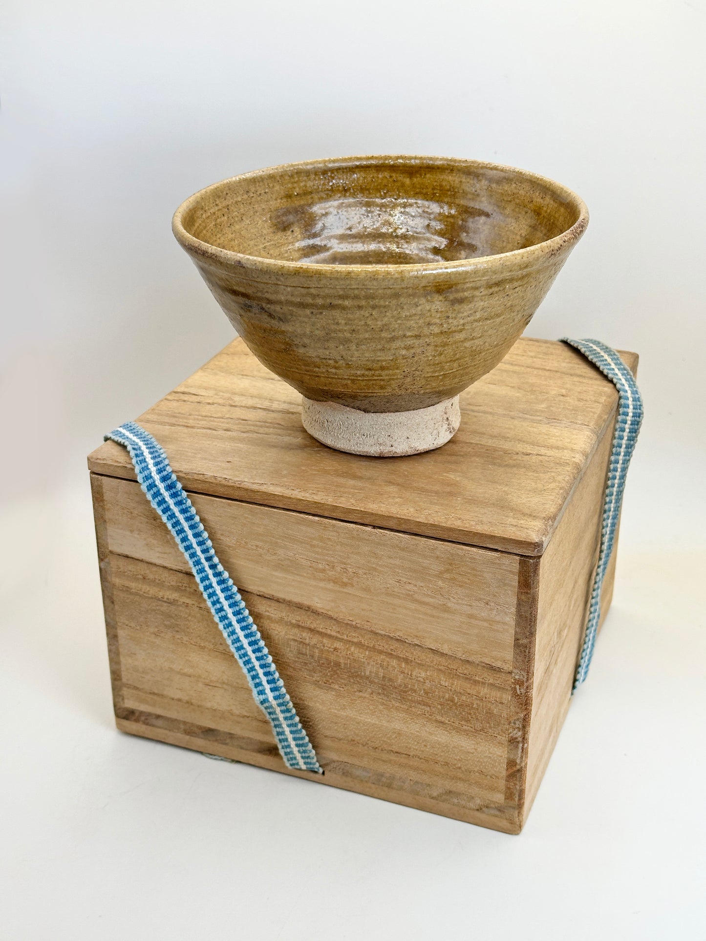TC41 - Shigaraki-yaki Chawan de Nishida Ryōei 西田亮栄