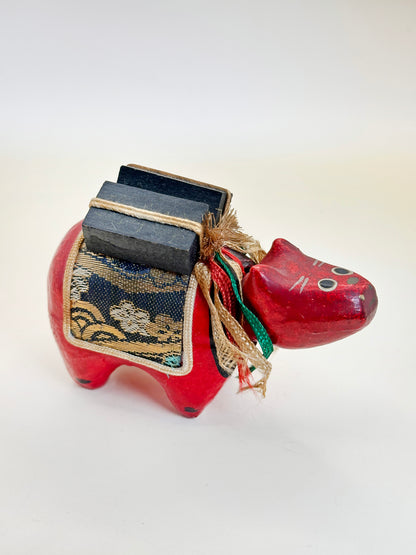 FT297 - Hariko Akabeko – Papier mâché vache rouge 赤べこ