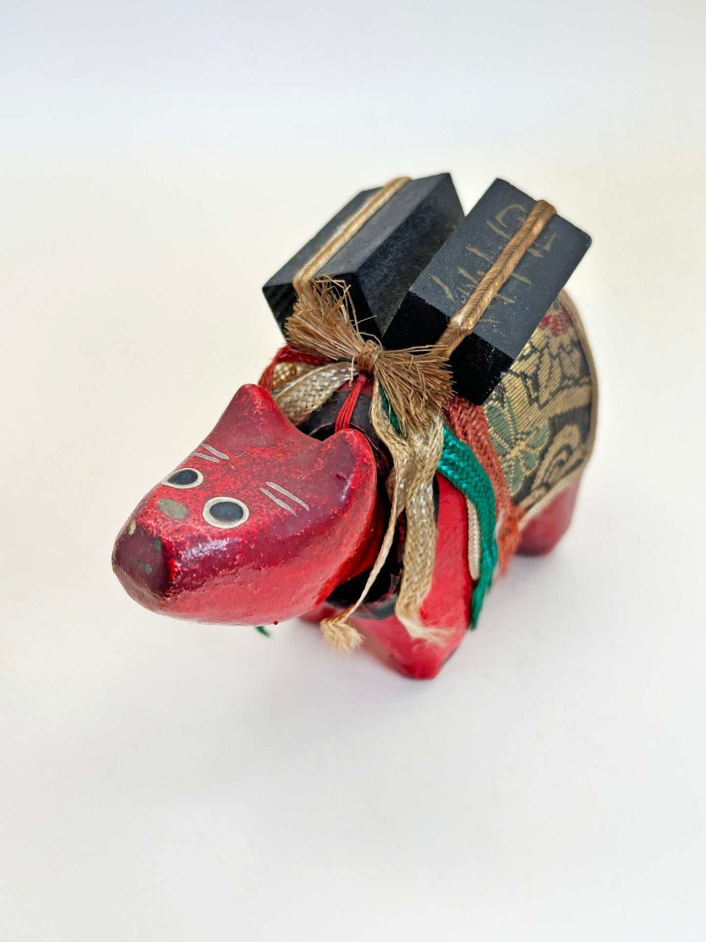 FT297 - Hariko Akabeko – Papier mâché vache rouge 赤べこ