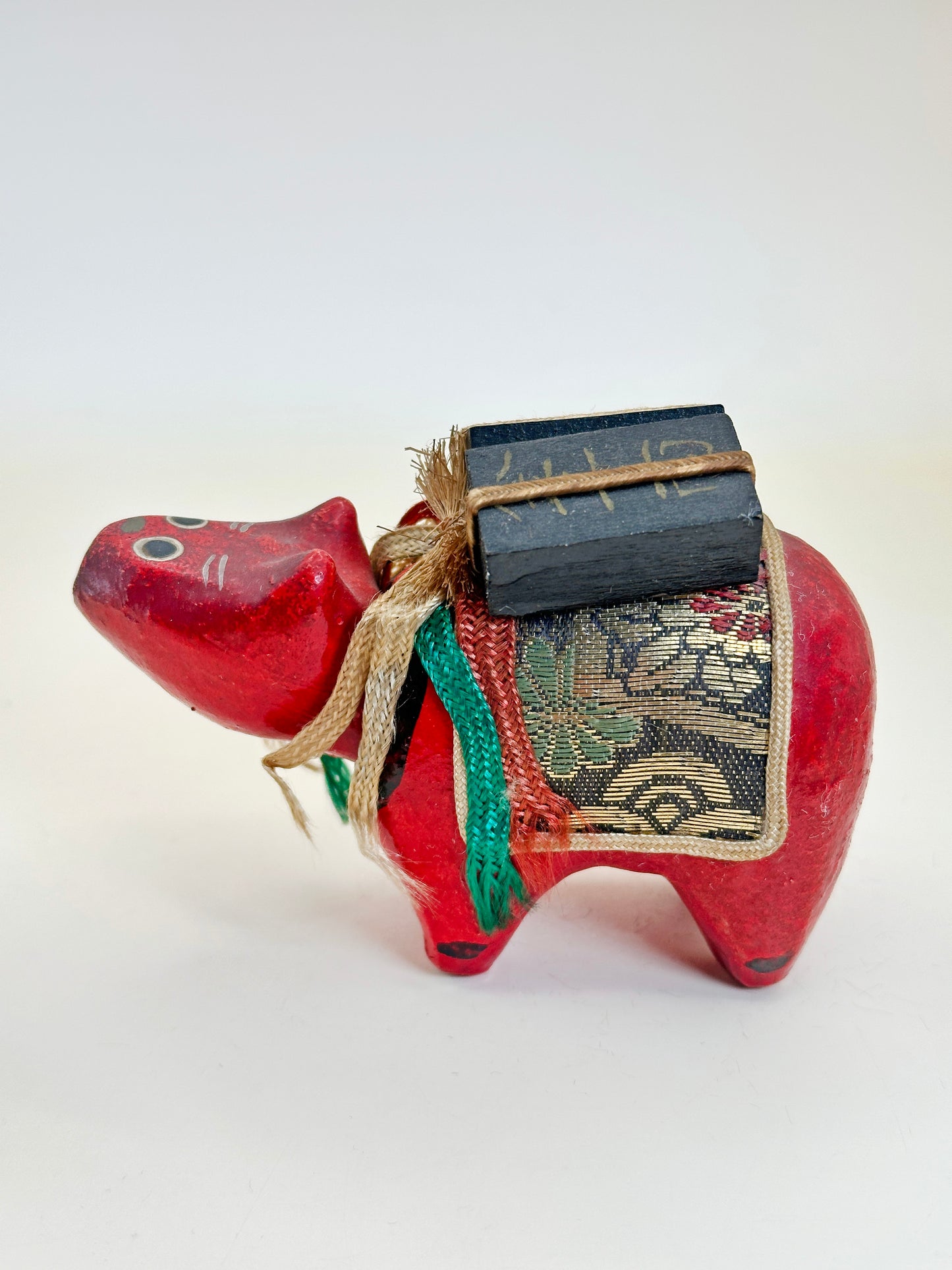 FT297 - Hariko Akabeko – Papier mâché vache rouge 赤べこ