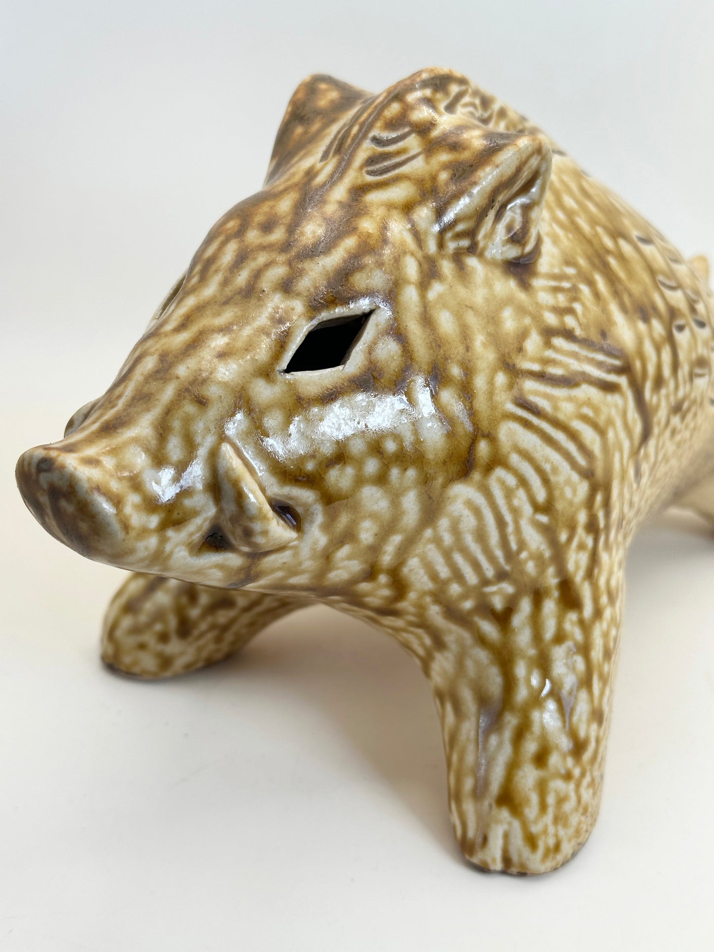 FT301 - Figurine en céramique Kiseto représentant un sanglier