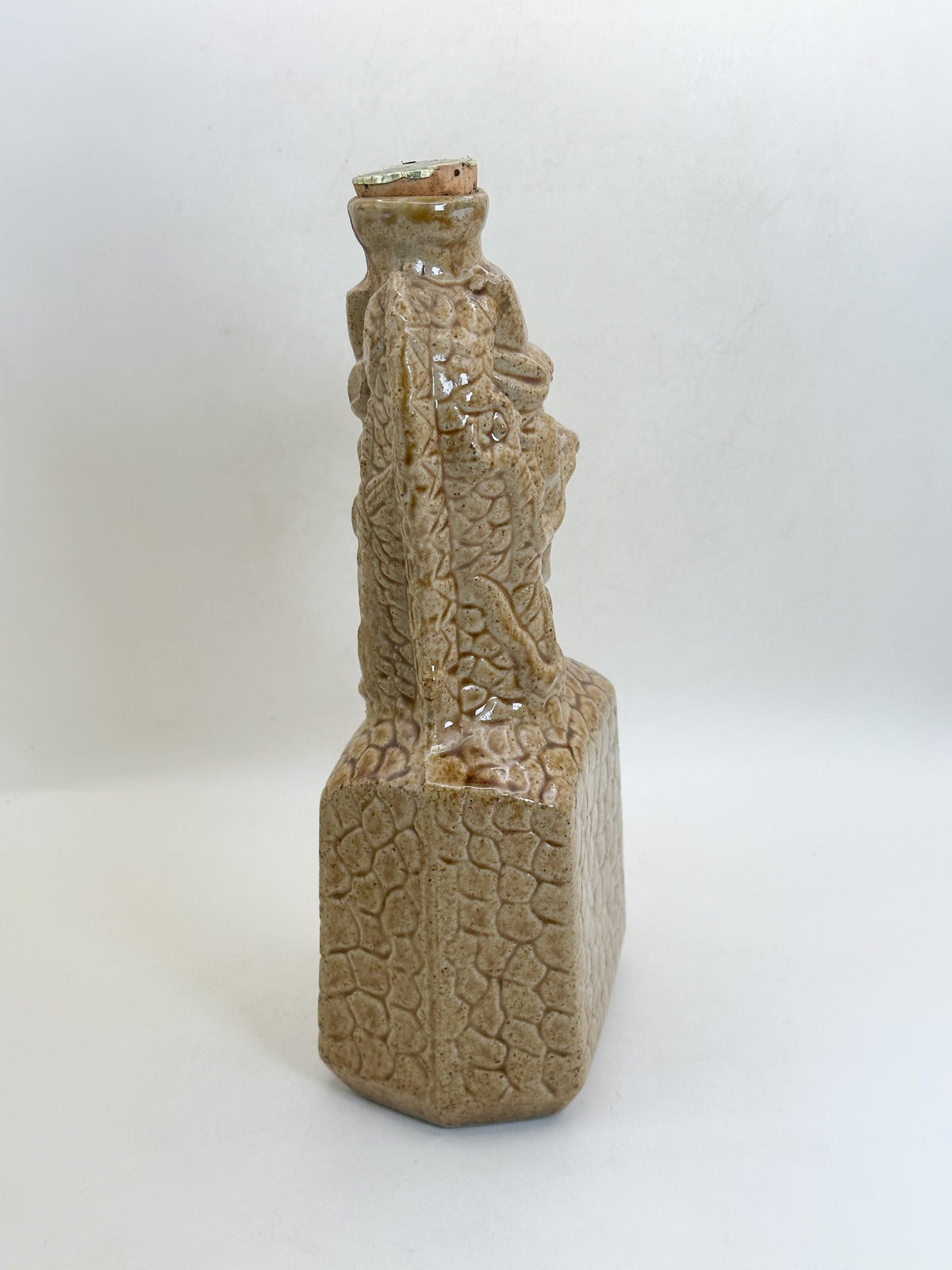 TB425 - Ryukyu Awamori Dragon Bottle 神谷酒造所