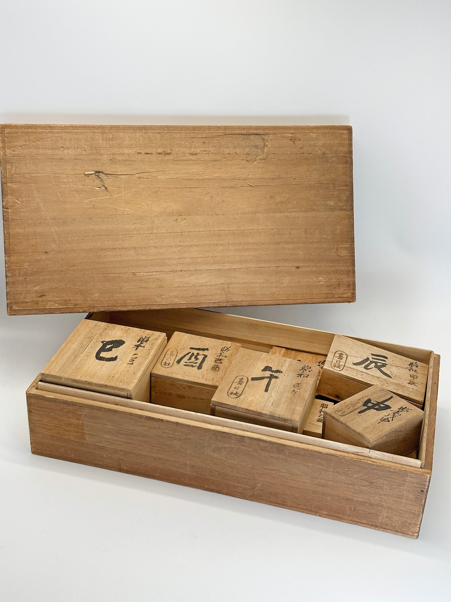 FT437 - Ensemble de figurines en bois sculpté de Kasuga Taisha 春日大社