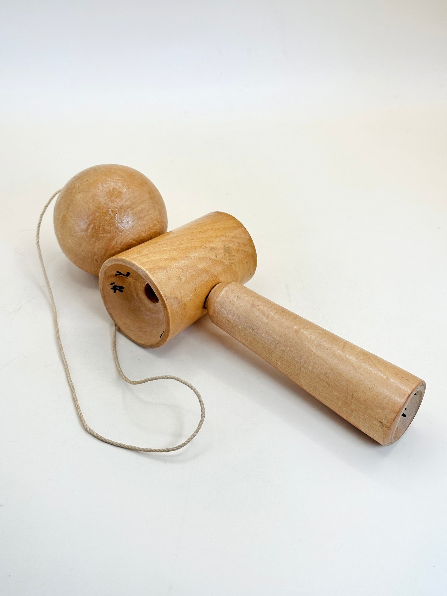 FT311 - Japanese folk craft toy Kendama けん玉