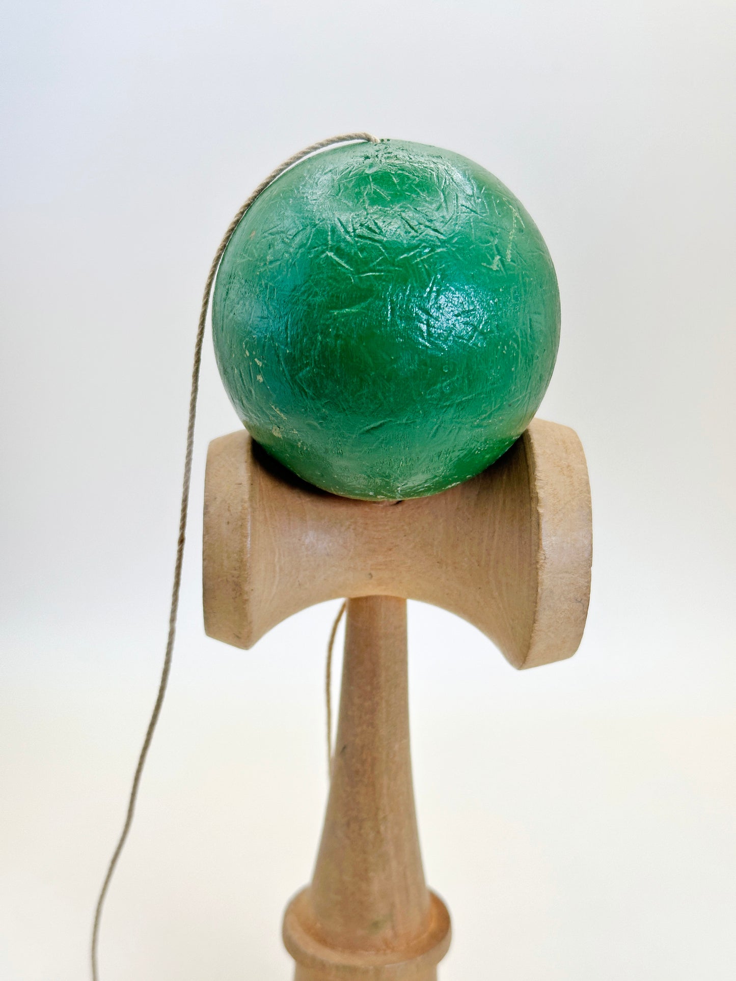 K20119 - Japanese folk craft toy Kendama けん玉