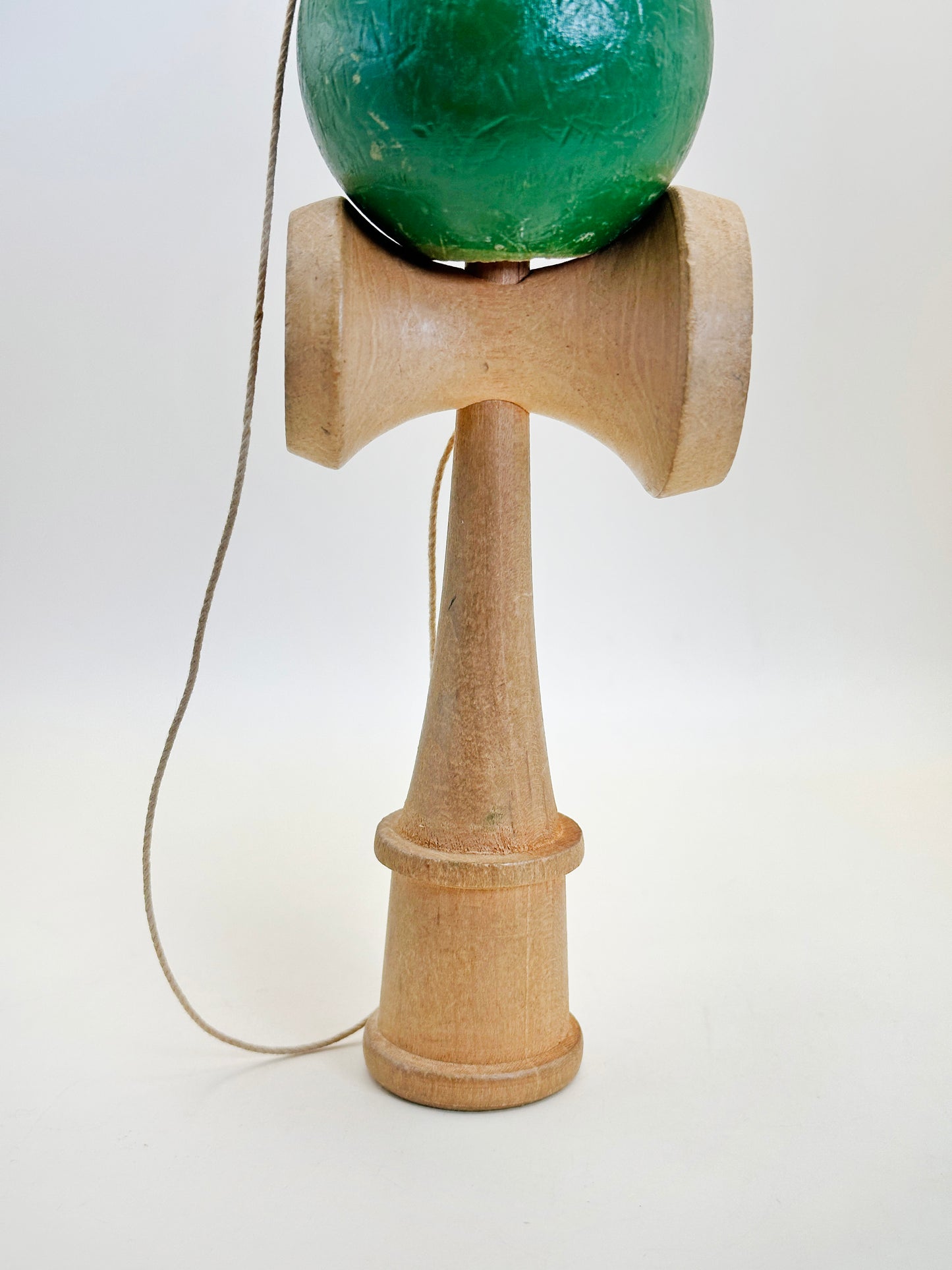 K20119 - Japanese folk craft toy Kendama けん玉
