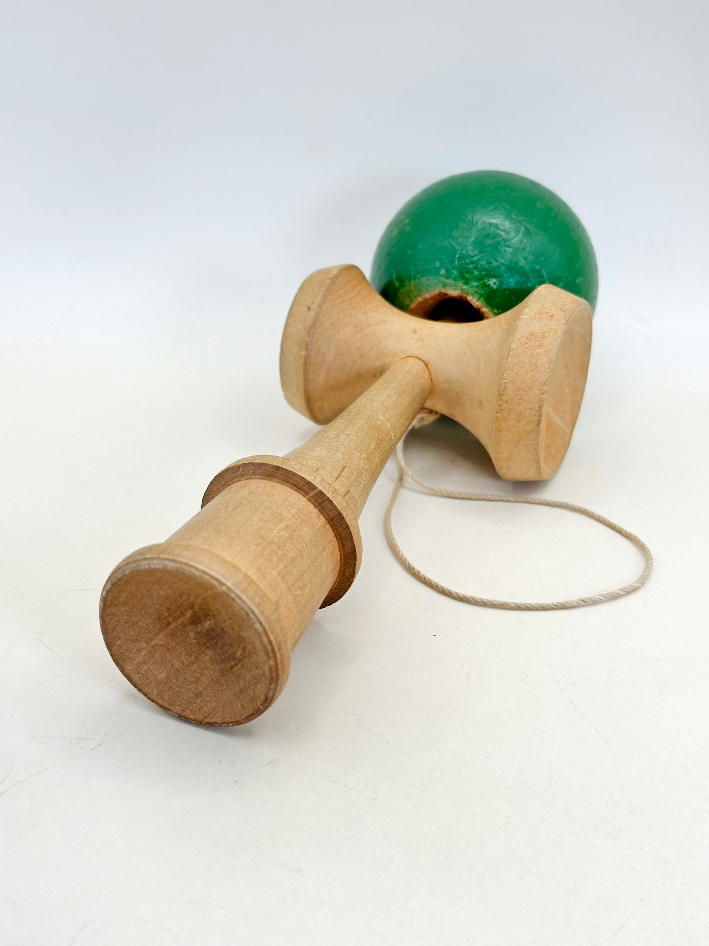 K20119 - Japanese folk craft toy Kendama けん玉