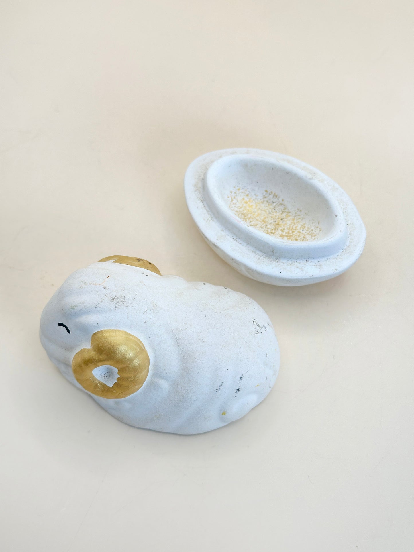 TB159 - Vintage sheep-shaped kōgō 香盒