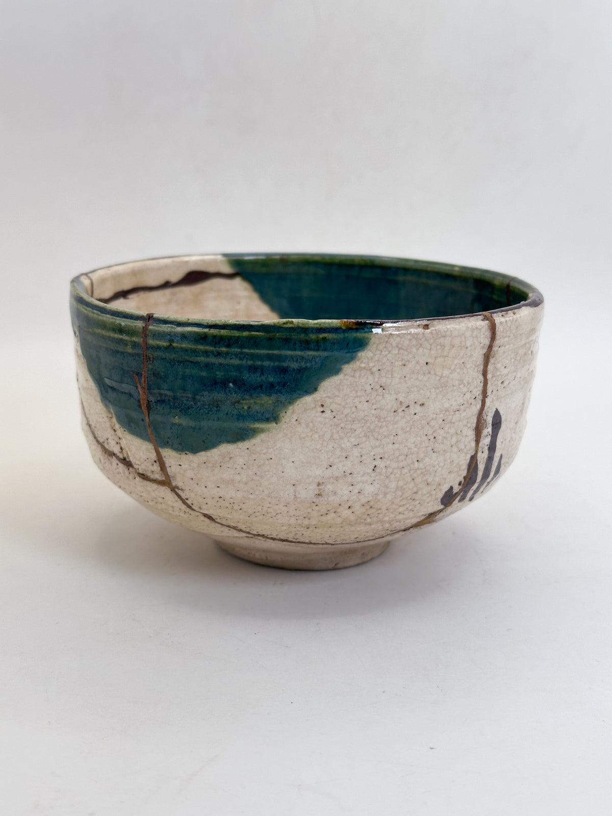 TB448 - Chawan Matcha Bowl of Oribe-yaki 織部焼