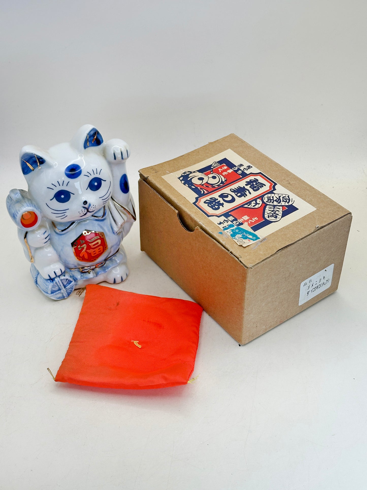 FT444 - Chat Maneki Neko en porcelaine d'Arita 有田焼