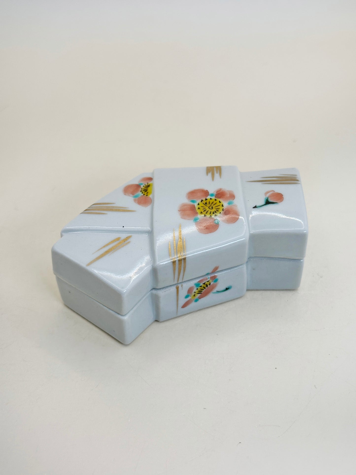 TB162 - Kōgō Incense Box by Yamagami Chikuho 山上竹鳳