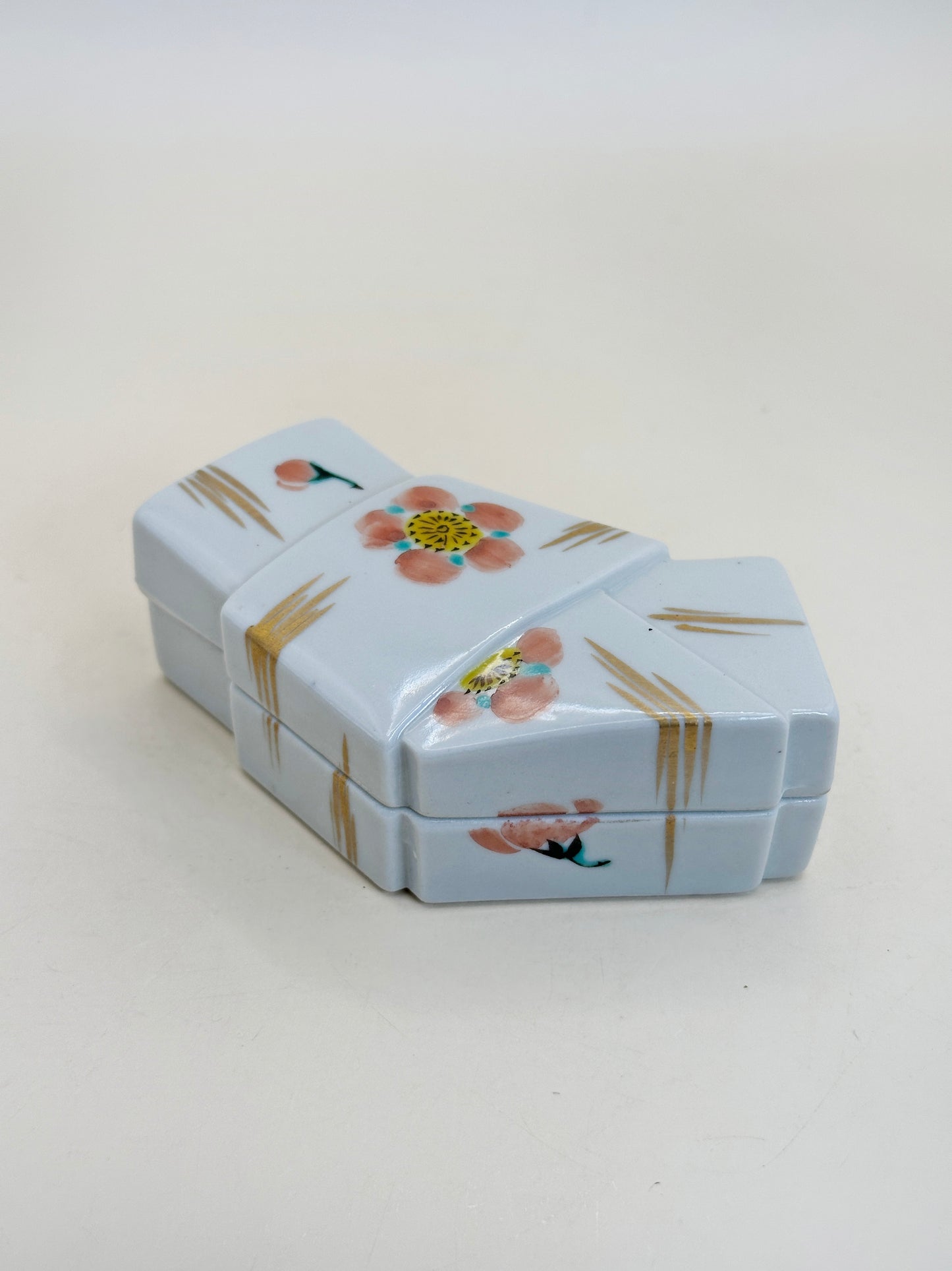 TB162 - Kōgō Incense Box by Yamagami Chikuho 山上竹鳳