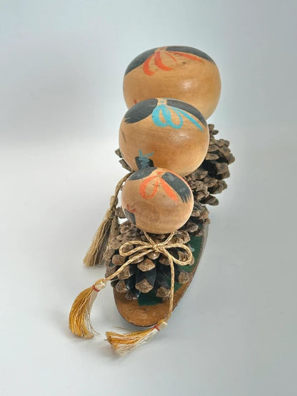 FT97 - Poupée kokeshi Omiyage pomme de pin