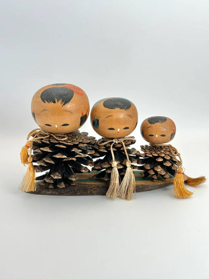 FT97 - Poupée kokeshi Omiyage pomme de pin