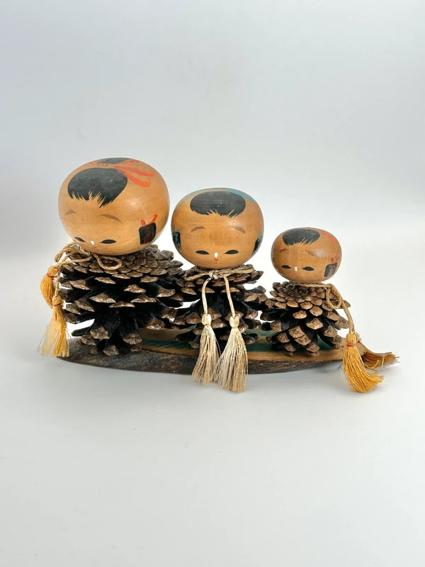 FT97 - Poupée kokeshi Omiyage pomme de pin