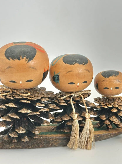 FT97 - Poupée kokeshi Omiyage pomme de pin