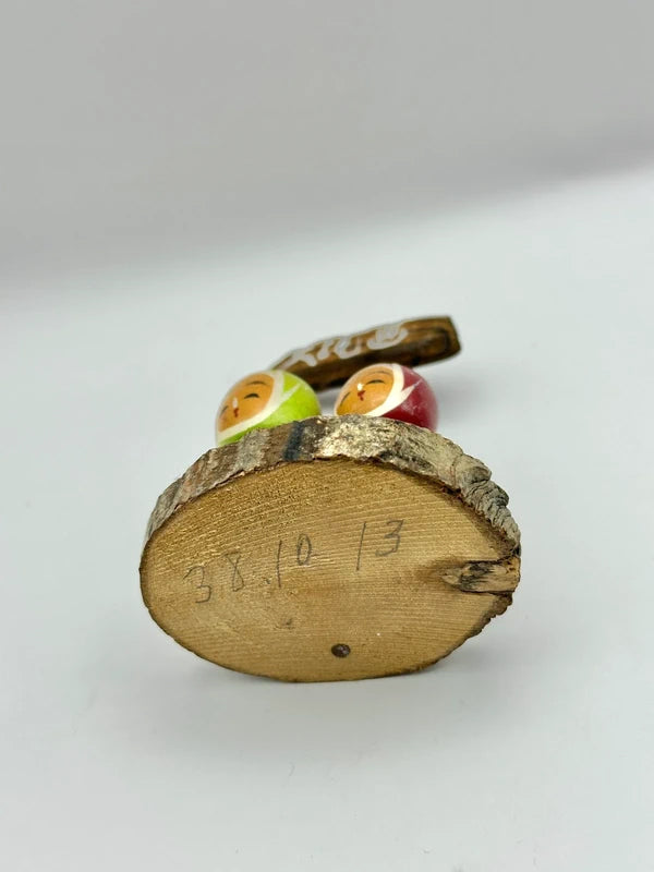 FT27 - Kokeshi japonaise vintage en forme de pomme d'Aomori