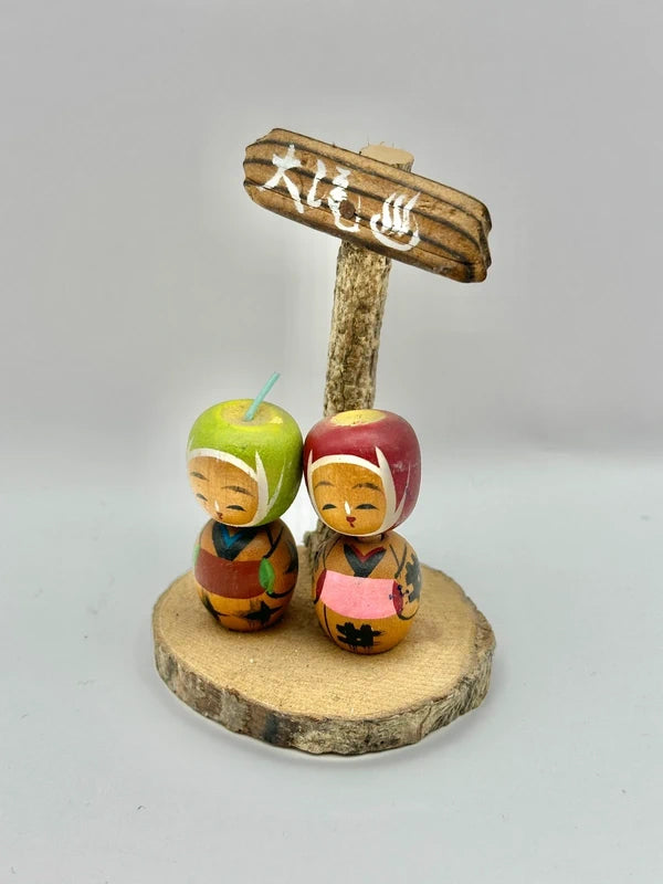 FT27 - Kokeshi japonaise vintage en forme de pomme d'Aomori
