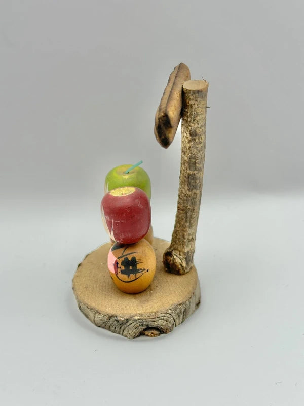FT27 - Kokeshi japonaise vintage en forme de pomme d'Aomori