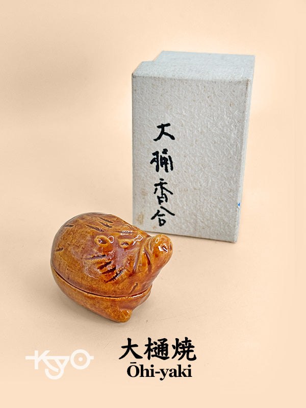 TB50 - Ōhi-yaki incense container box 大樋焼 干支亥香合