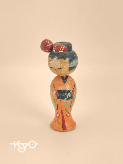 K10093 - Vintage omiyage kokeshi doll