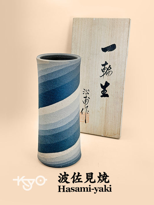 TB118 - Hasami-yaki Vase by Tatei Jiho 立井治甫