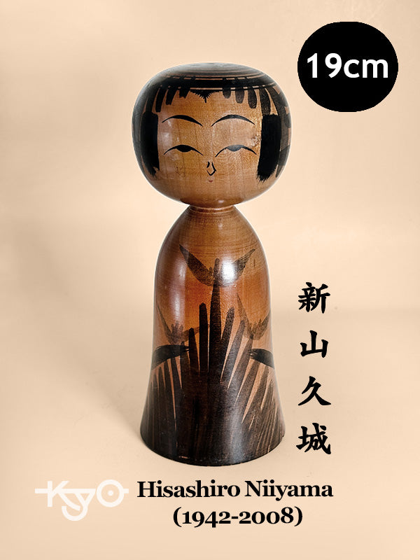 K20106 - Yajirō-style Kokeshi by Hisashiro Niiyama 新山久城