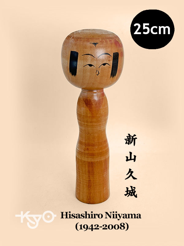 K25180 - Kokeshi Yajirō par Hisashiro Niiyama 新山久城