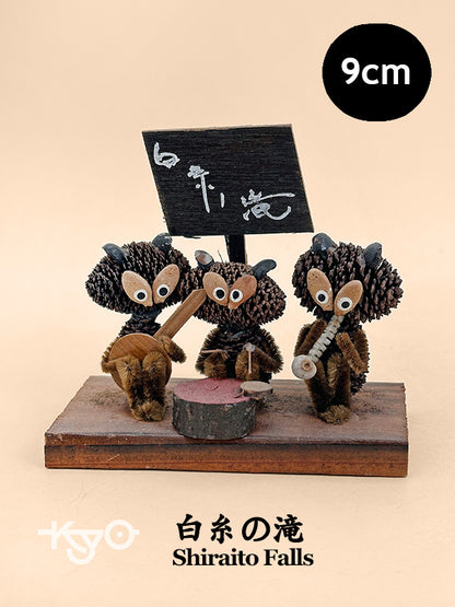 K10228 - Omiyage Kokeshi des chutes de Shiraito 白糸の滝