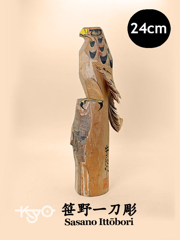 K25147 - Omiyage Sasano Ittōbori Hawk 笹野一刀彫 鷹