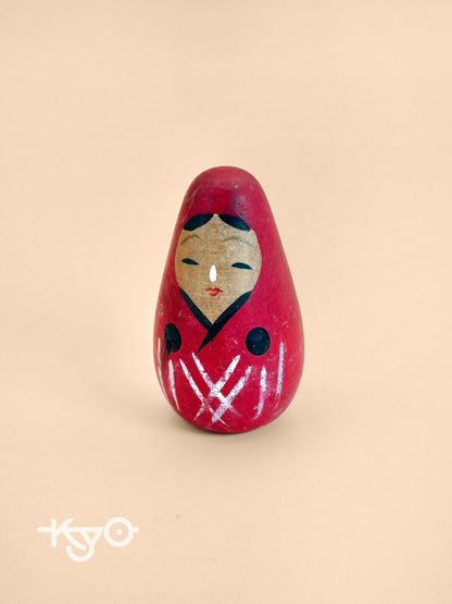 FT126 - Vintage Okiagari Kobōshi daruma doll