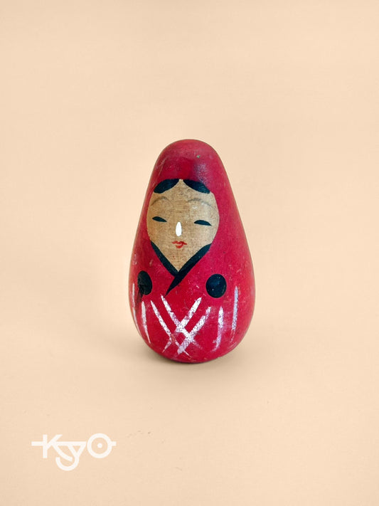 FT126 - Vintage Okiagari Kobōshi daruma doll