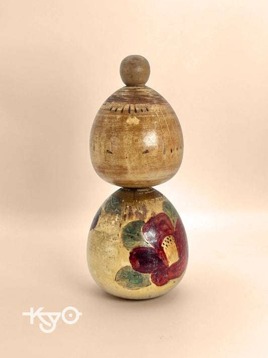 K18078 - Sosaku kokeshi Camellia (Tsubaki)
