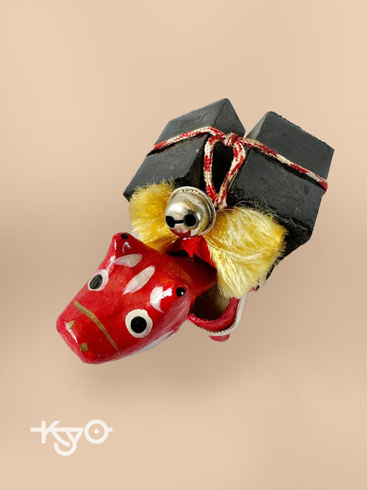 FT47 - Jouet folklorique vache Akabeko en rouge