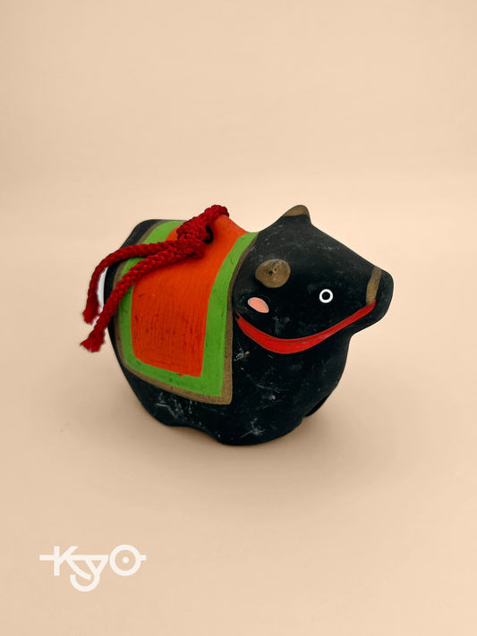 CB001 - Cloche décorative en argile Vache Dorei