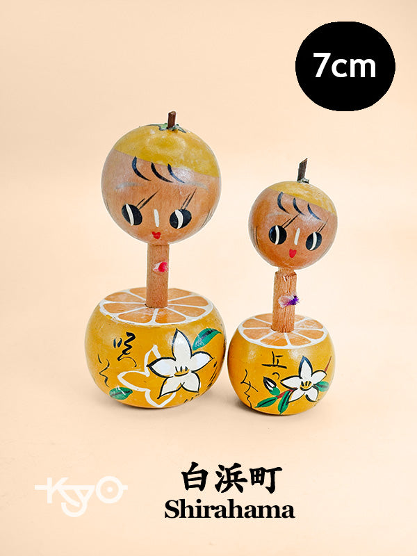 K05047 - Omiyage Mikan Kokeshi Shirahama 白浜町