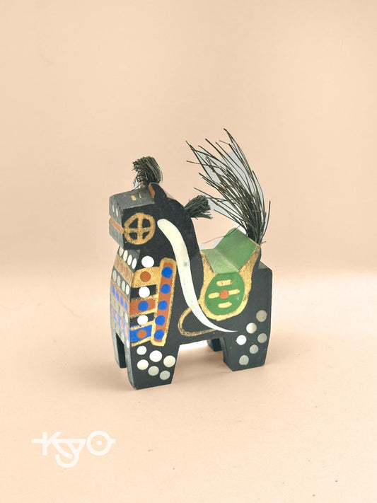 FT24 - Jouet folklorique Miharu Goma